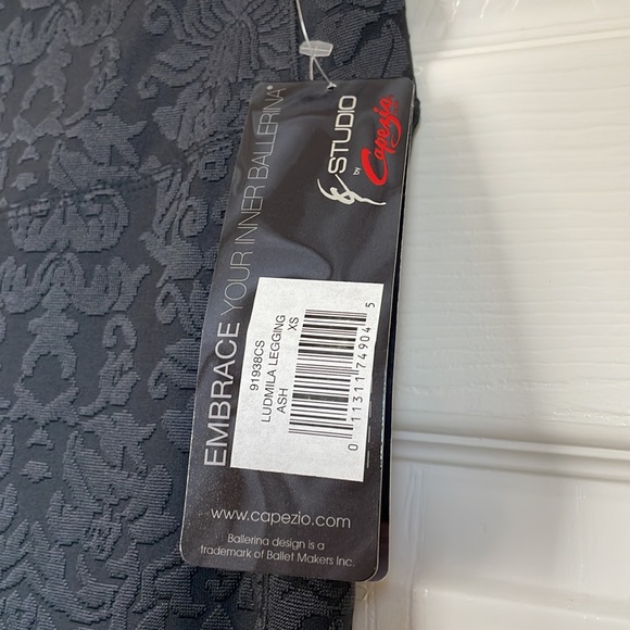 NWT Studio By Capezio Ludmila Leggings - Picture 3 of 5